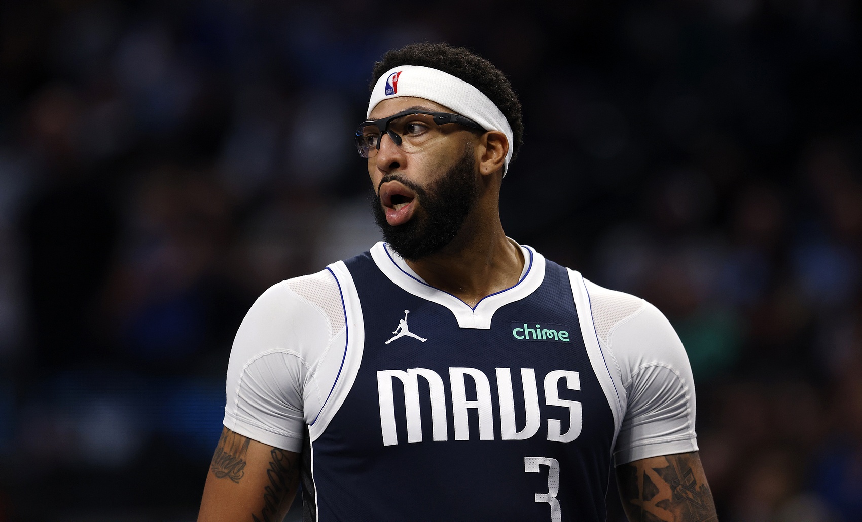 独行侠欲送走浓眉？美媒列五大潜在下家：联手字母哥或前往快船