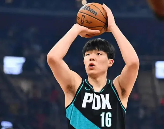 杨瀚森G联赛前三节砍下14分15篮板2助攻2盖帽，6个前场篮板